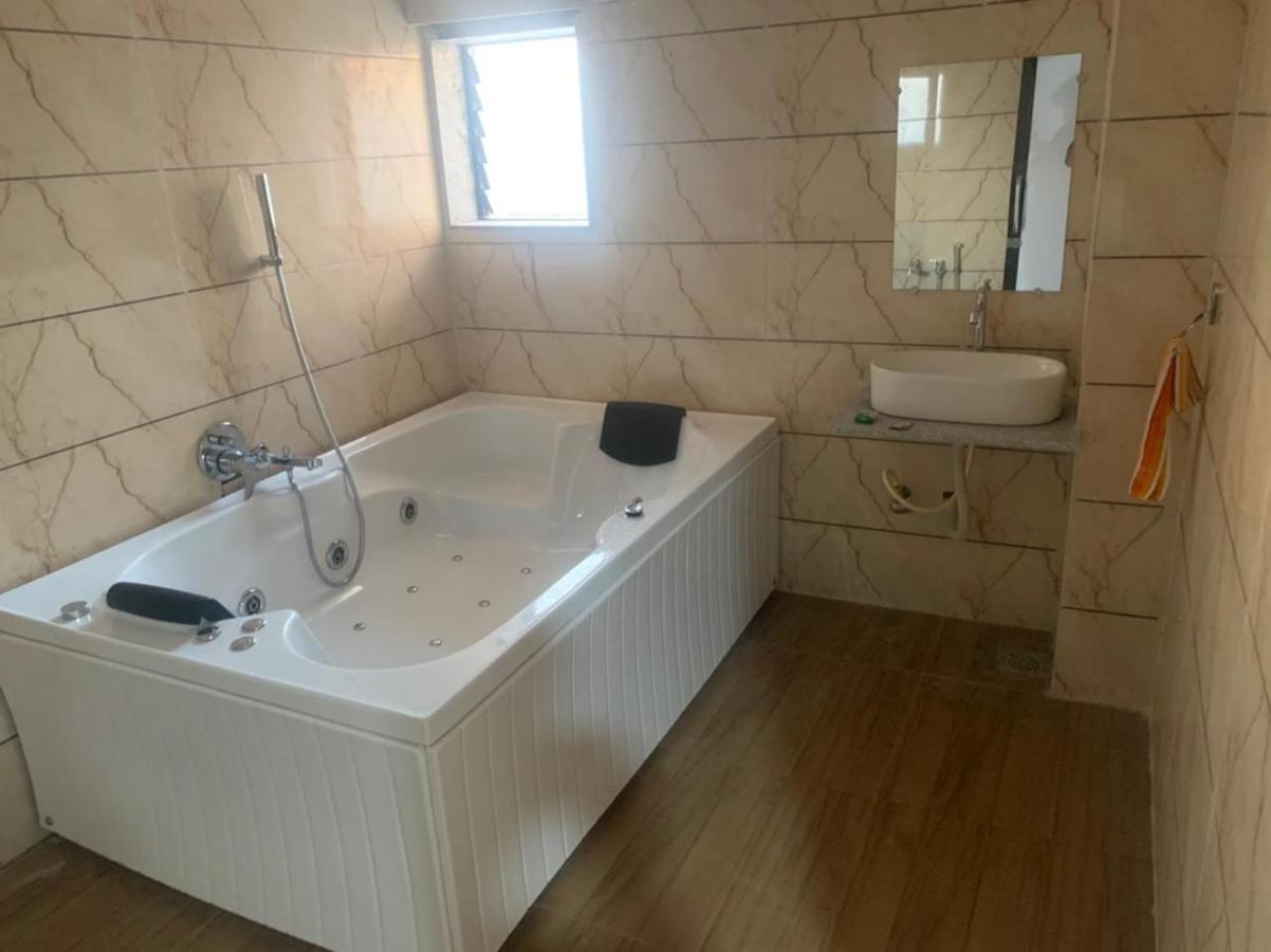 Kesar Hotel Viramgam Extérieur photo
