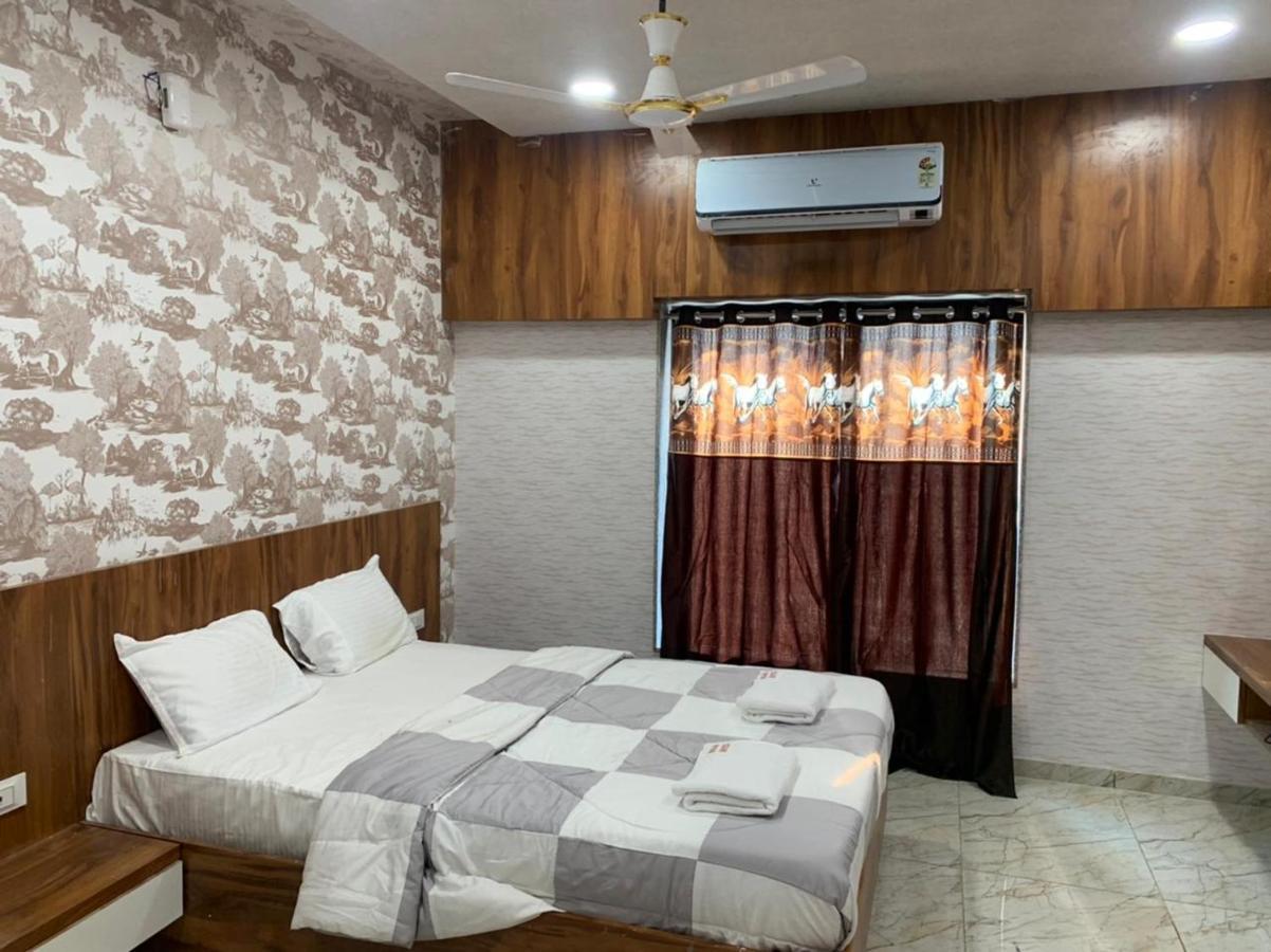 Kesar Hotel Viramgam Extérieur photo